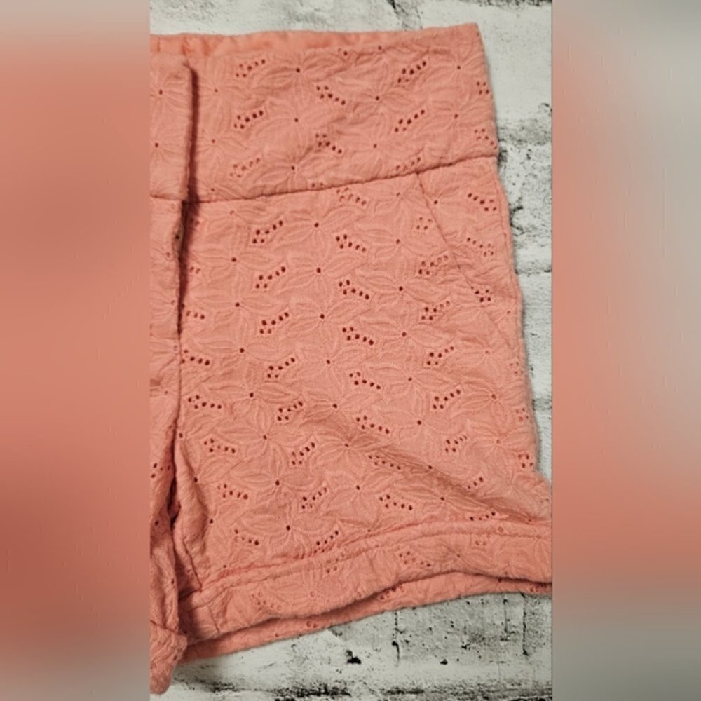 le Chateau Salmon Color Solid Eyelet Embroidery Shorts - Picture 4 of 8